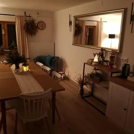 Dom W Sadzie Frydrychowka בית אירוח