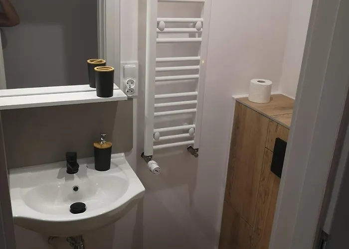 Dom W Sadzie Frydrychowka * יבוז'ינקה